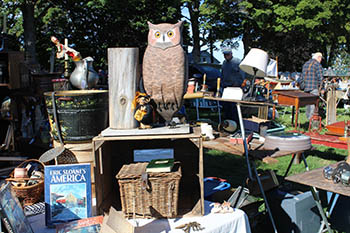 Annual Outdoor Antiques Show on the Lebanon Green
