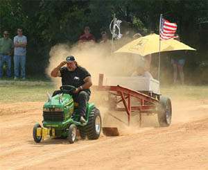 ENGINES AT NORTH CAROLINA AUCTION - ANTIQUE ENGINES ANTIQUE