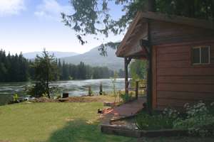 Idaho Riverfront Lodging - The Last Resort Vacation Cabin - Clark Fork, ID