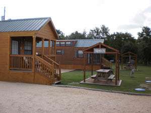 Rio Bonito Cabin Rental & RV Park - Austin, TX