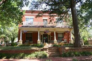 Railroad House Bed & Breakfast - Guthrie, OK